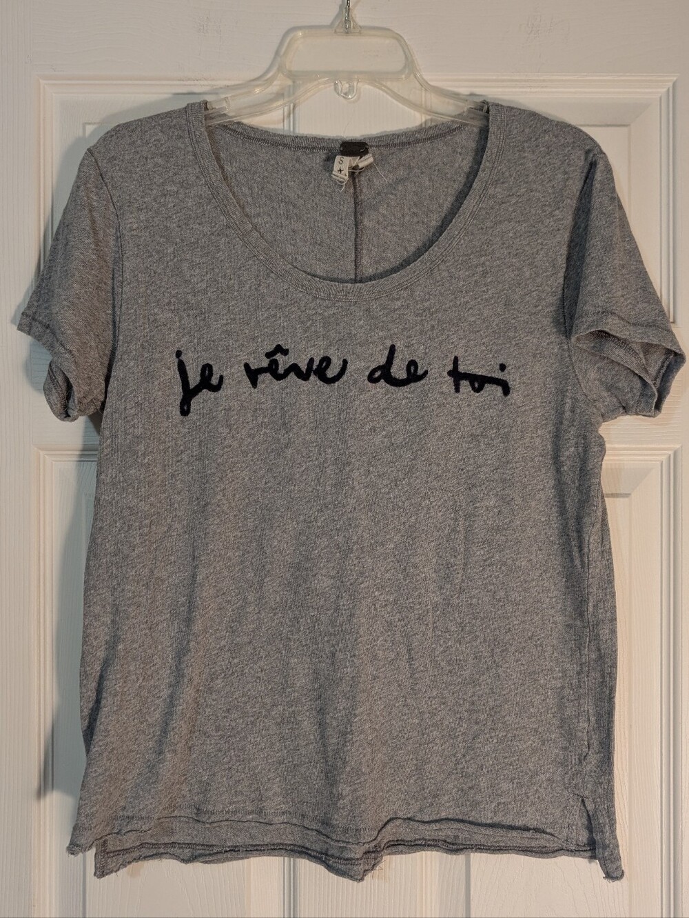 We The Free, Casual Line, Grey Scoop Neck Tee with French Saying Size S